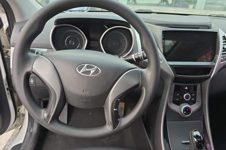 Used Hyundai Elantra (5th Generation / Langdong) 2015 1.6L Automatic Leading Model Steering Wheel