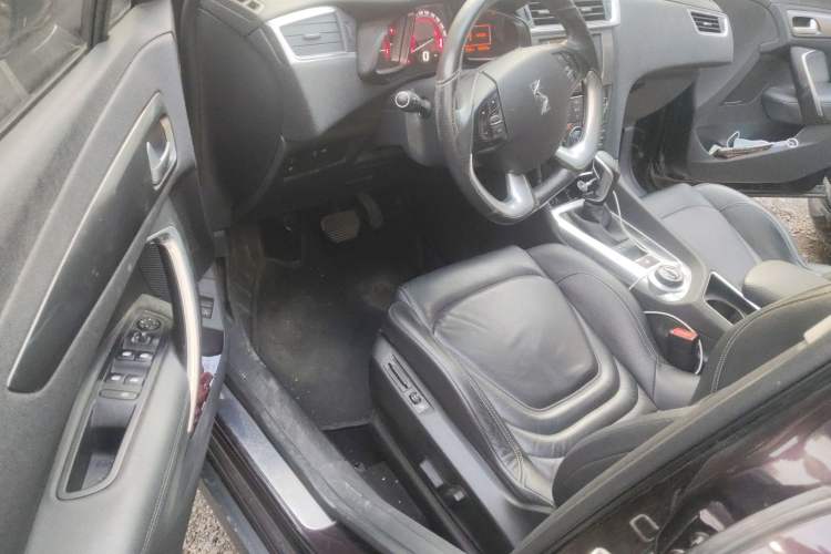 Used DS 6 2016 1.6T Luxury Edition THP160