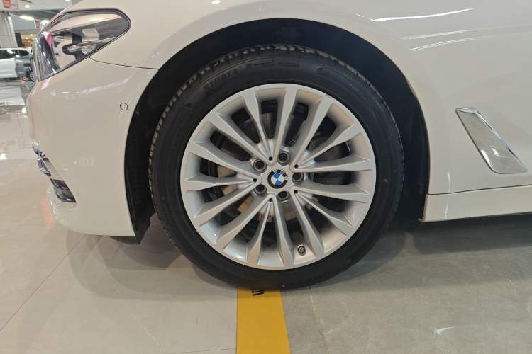 Used BMW 5 Series 2020 525Li Luxury Package Left Front Wheel Hub