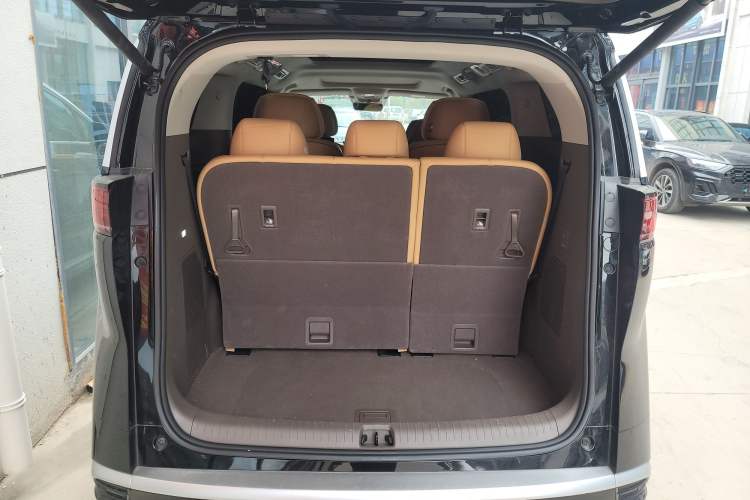 Used Denza D9 2022 DM-i 970 Four-Wheel Drive Flagship Model
