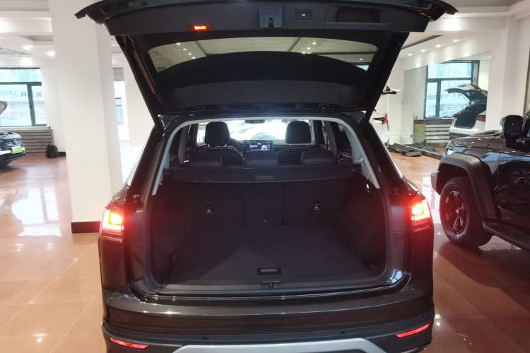 Used Volkswagen Tayron 2023 280TSI Two-Wheel-Drive Luxury Plus Advanced Version Trunk