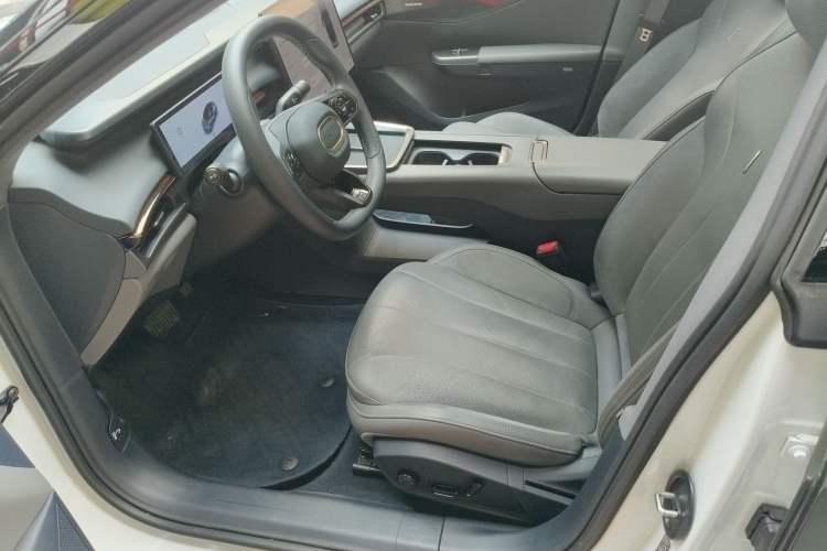 Used Lynk & Co 07 2024 EM-P 126 Long-Range Halo Left Front Seat