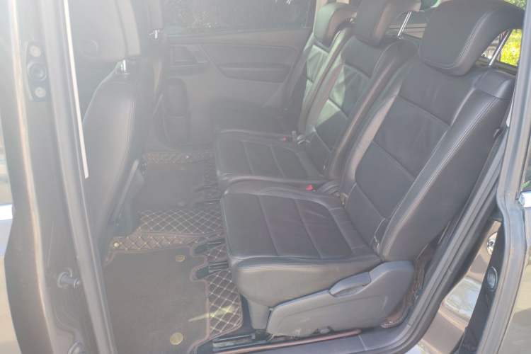 Used Volkswagen Sharan 2013 1.8TSI Comfort Model
