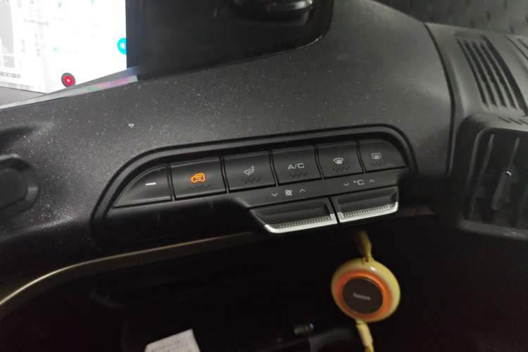 Used Baojun KiWi EV 2021 Artist Model Ternary Lithium Audio And AC Panel