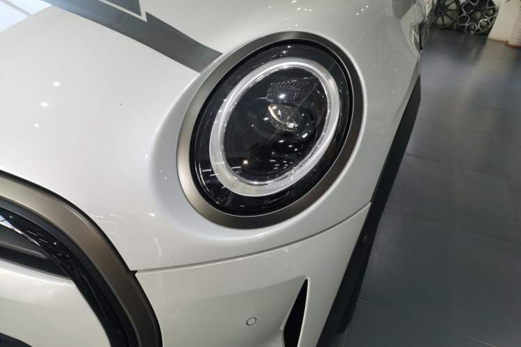 Used MINI MINI 2023 1.5T COOPER King's Cross Special Edition Five-Door Version
