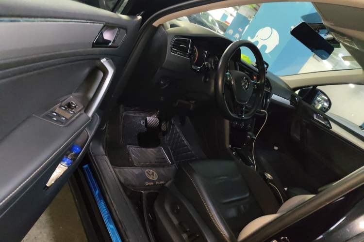 Used Volkswagen Tiguan L 2019 330TSI Automatic Two-Wheel Drive Smart Luxury Version China V Emission Standard