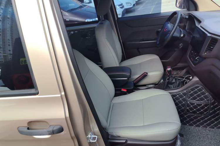 Used Wuling Hongguang V 2022 1.5L Jingqu Edition Electric-Assist LAR