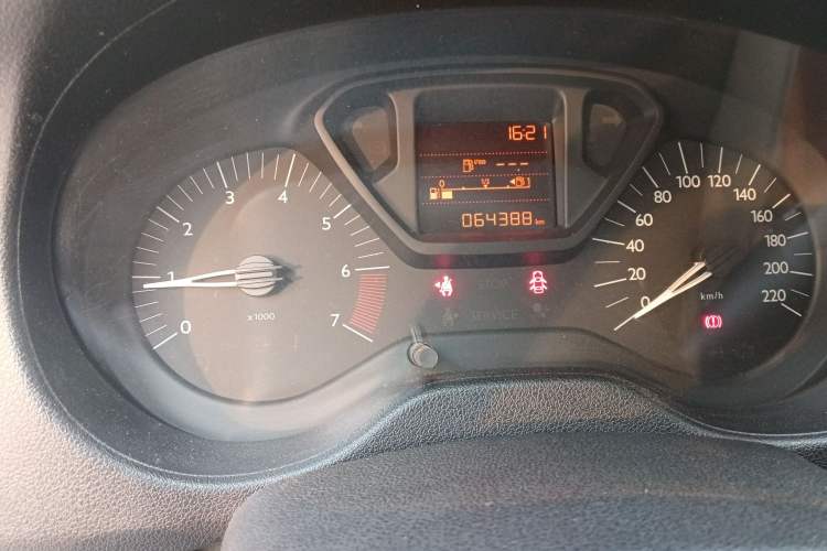 Used Citroen Elysee 2015 Zhishang Edition 1.6L Manual Fashion Model