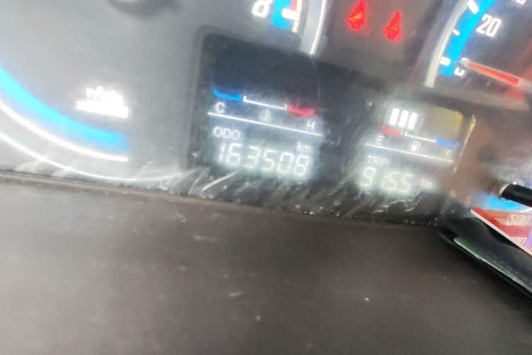 Used Baojun 730 2015 1.8L Manual Luxury Navigation ESP Version 7-seater Odometer Close Up