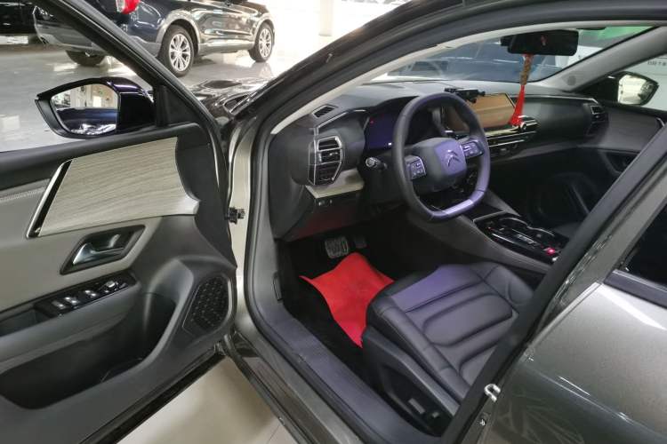 Used Citroen C5 X 2021 1.6T Enjoy the Extraordinary Driver Seat