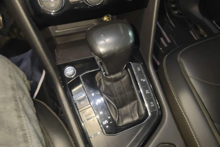 Used Volkswagen Tiguan L 2021 330TSI Automatic Two-Wheel Drive R-Line Enhanced Edition Gear Lever