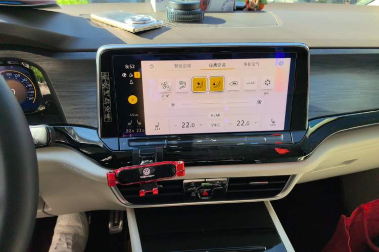 Used Volkswagen Viloran 2023 380TSI Prestige Edition Audio And AC Panel