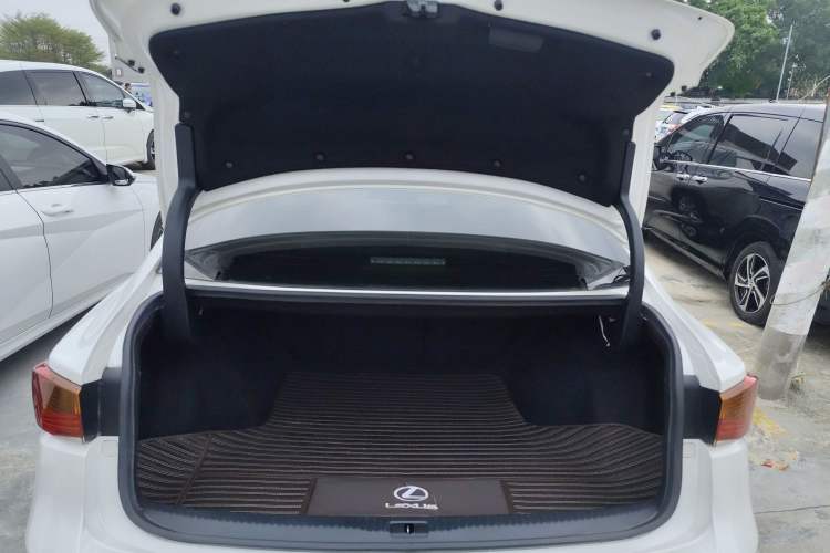 Used Lexus IS 2017 300 FENGSHANG Edition
