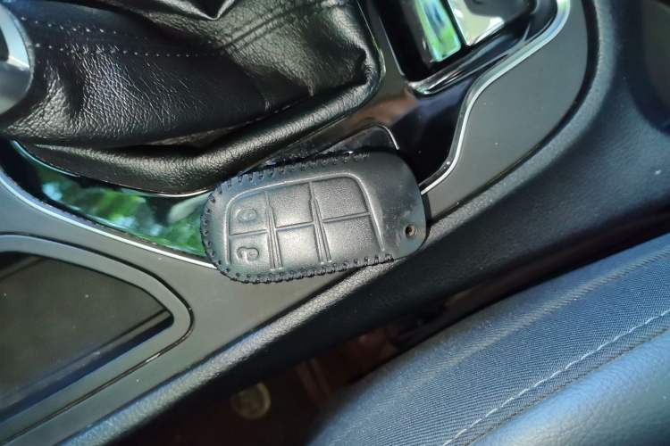 Used Jeep Cherokee 2019 2.0T Two-Wheel Drive Smart Enjoyment Version China V