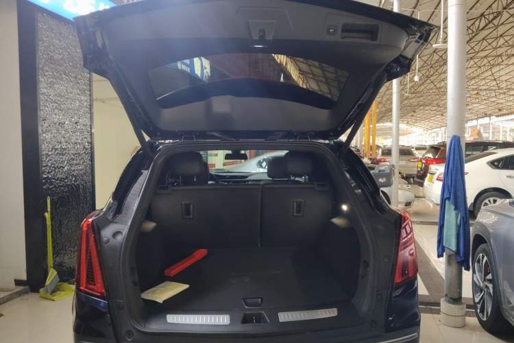 Used Cadillac XT5 2022 2.0T Two-Wheel Drive Luxury Version Trunk