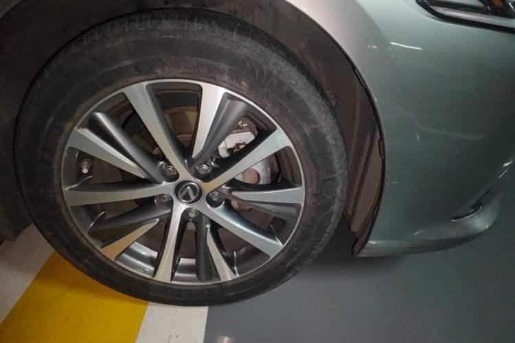 Used Lexus ES 2020 300h Premier Edition Right Front Wheel Hub