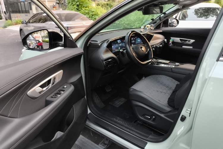 Used Dongfeng Aeolus Huge 2022 Mach Dual-Motor 1.5T MHD Dare-to-Dream Edition
