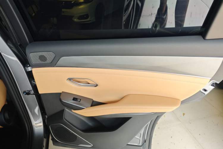 Used BYD Song L DM-i 2024 112 km Leading Edition