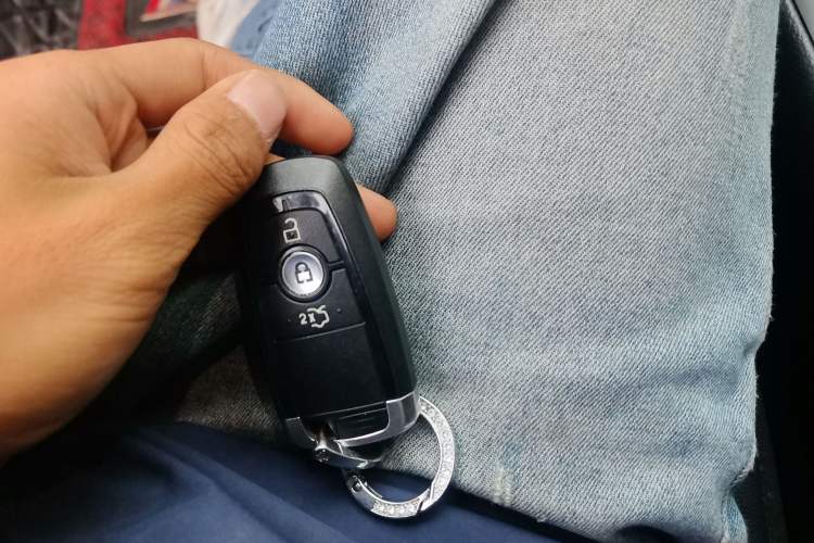 Used Ford Mondeo 2018 EcoBoost 180 Smart Control Fashion Model China V Standard Vehicle Key