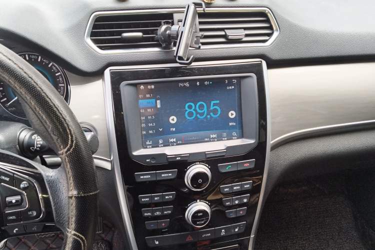 Used Haval H2 2017 Red-Label 1.5T Manual Two-Wheel Drive Luxury Model