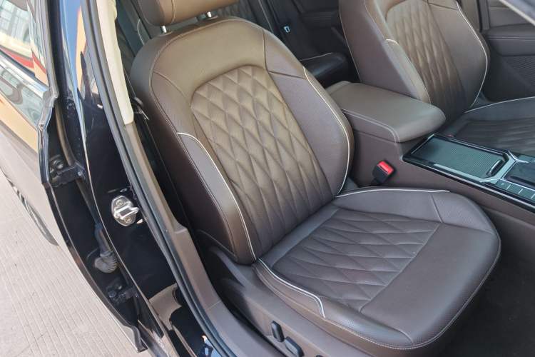 Used Volkswagen Passat 2020 Revised Version 330TSI Luxury Edition China VI Standard