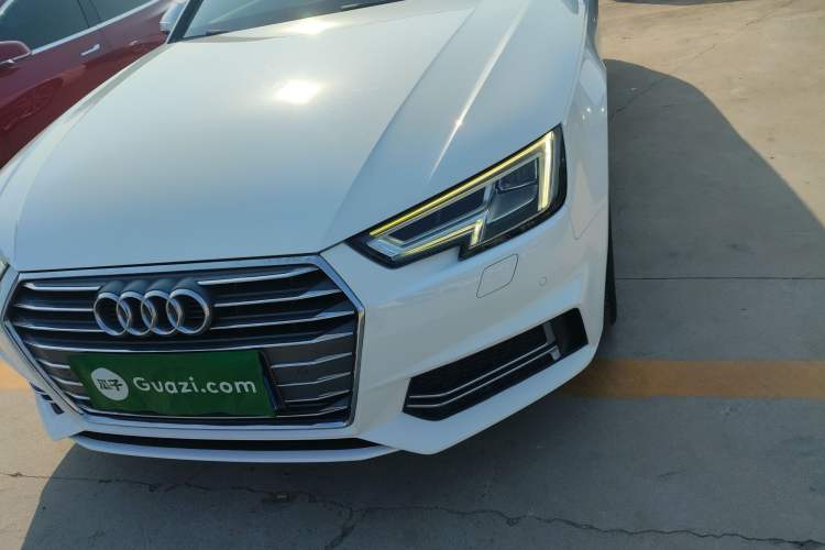 Used Audi A4L 2018 30th Anniversary Edition 40 TFSI Fashion Model
