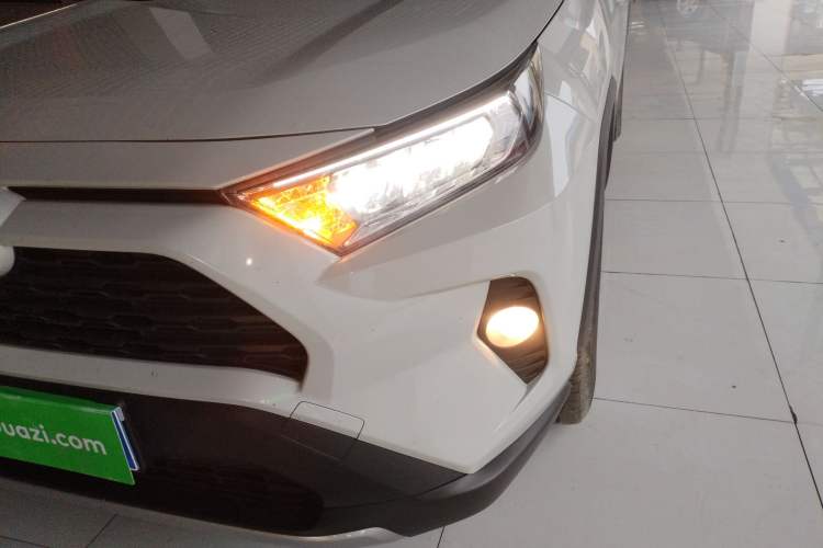 Used Toyota RAV4 2021 2.0L CVT Two-Wheel Drive Fashion Edition
