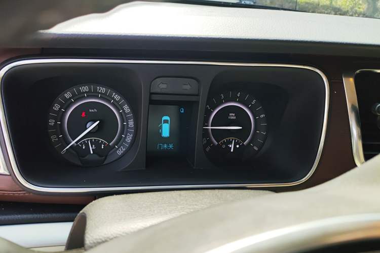 Used Buick GL8 2018 28T Luxury Model China VI Standard
