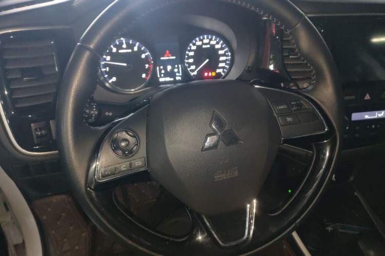 Used Mitsubishi Outlander 2020 2.0L Two-Wheel Drive Enjoyment Version 5 Seats Steering Wheel