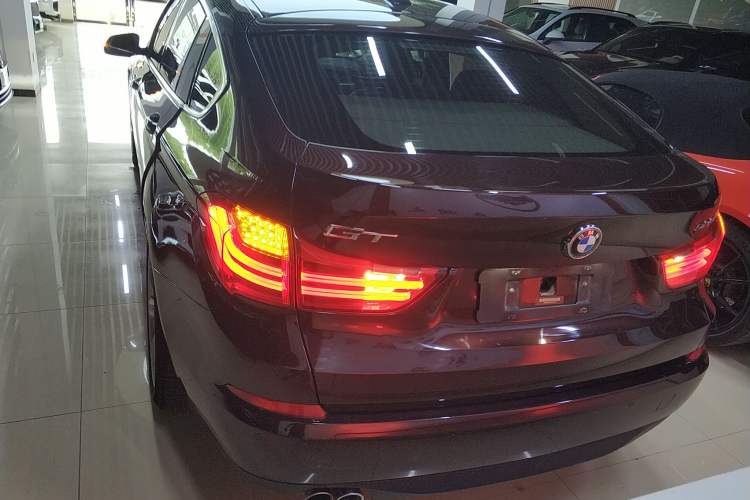 Used BMW 5 Series GT 2017 528i Leading Model
