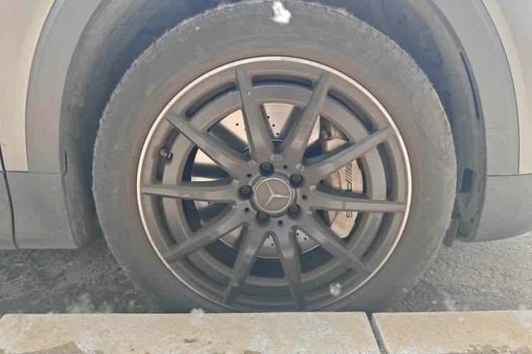 Used Mercedes-Benz GLB AMG 2021-Year Restyled AMG GLB 35 4MATIC Right Front Wheel Hub