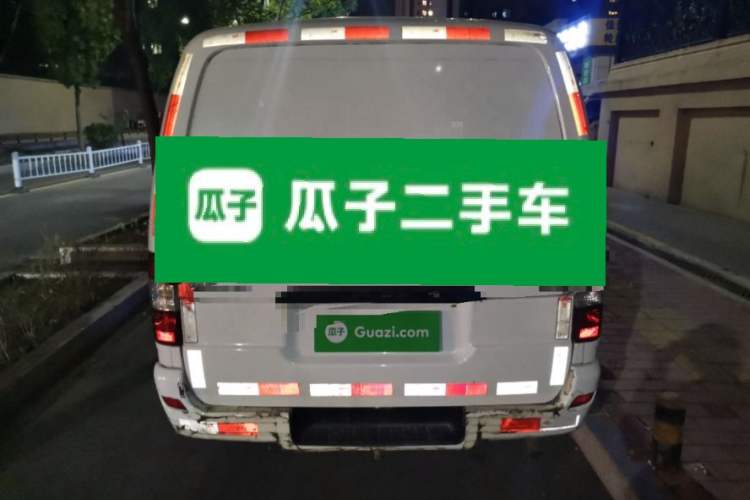 Used Jinbei Hiace 2020 2.0L Express King Series Deluxe Van Standard Roof China VI Emission Standard 1TZS
