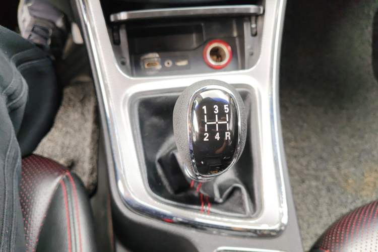 Used Baojun 560 2015 1.8L manual luxury version Gear Lever