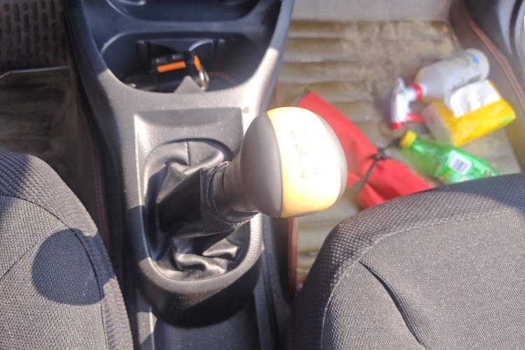 Used Nissan Livina 2015 1.6XE Manual Comfort Edition Gear Lever