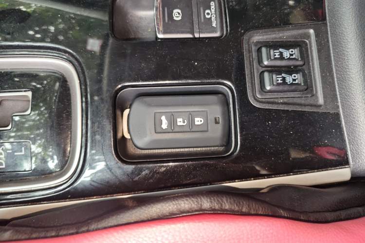 Used Mitsubishi Outlander 2019 2.0L Two-Wheel Drive Comfort Edition 7-Seater China VI Standard