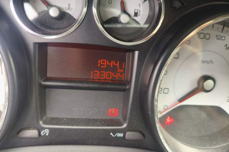 Used Peugeot 308 2014 Enjoy Edition Classic 1.6L Manual YouShang Model Odometer Close Up