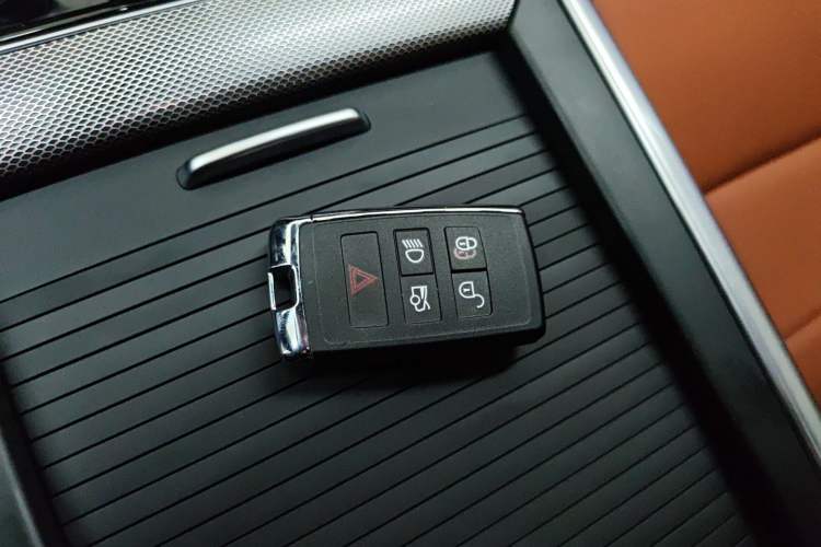 Used Jaguar XEL 2025 2.0T 250 PS R-DYNAMIC 90th Anniversary Edition