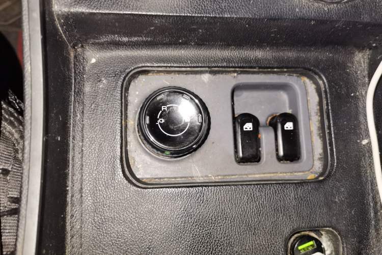 Used Wuling Yangguang 2024 300km Comfort-Grade Passenger Van 60kW
