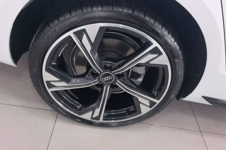 Used Audi A4L 2025 2 Million Units Enjoyment Version 40 TFSI Luxury Dynamic Edition
