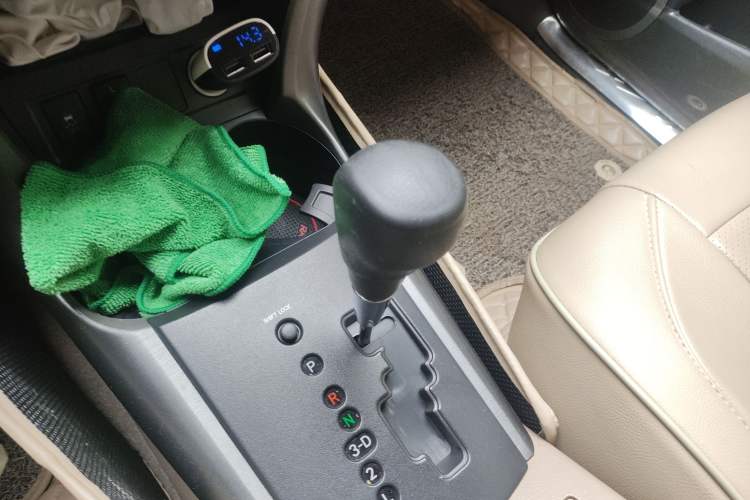 Used Toyota RAV4 2011 2.0L Automatic Luxury Edition Gear Lever
