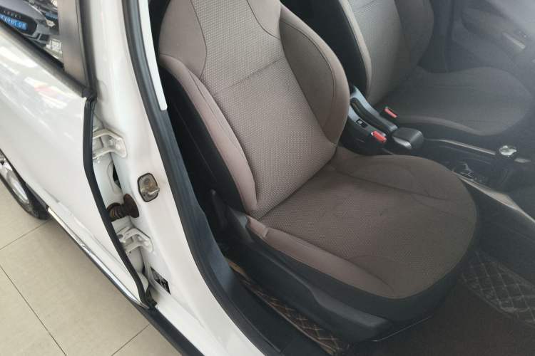 Used Peugeot 2008 2014 1.6L Automatic Fashion Edition Right Front Seat