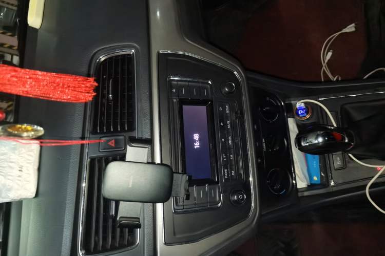 Used Volkswagen Lavida 2015 1.6L Automatic Comfort Edition Audio And AC Panel