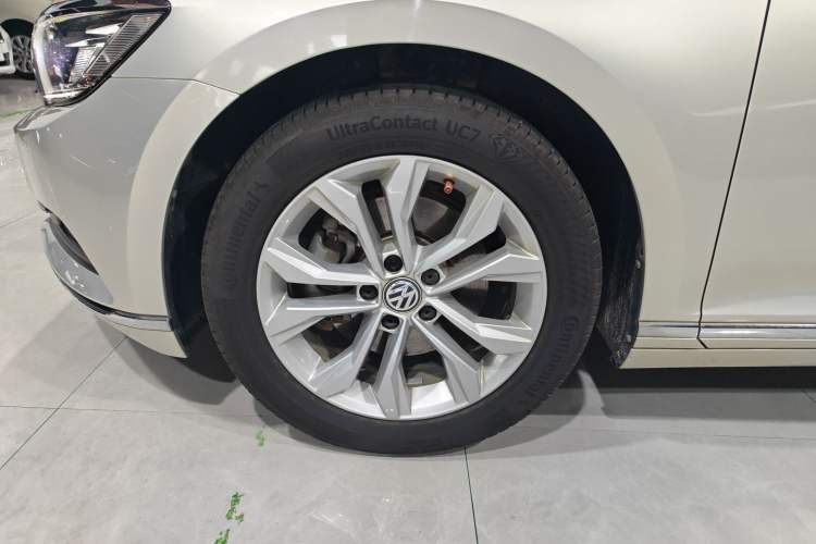 Used Volkswagen Magotan 2019 330TSI DSG Luxury Model China V Standard Exterior 4