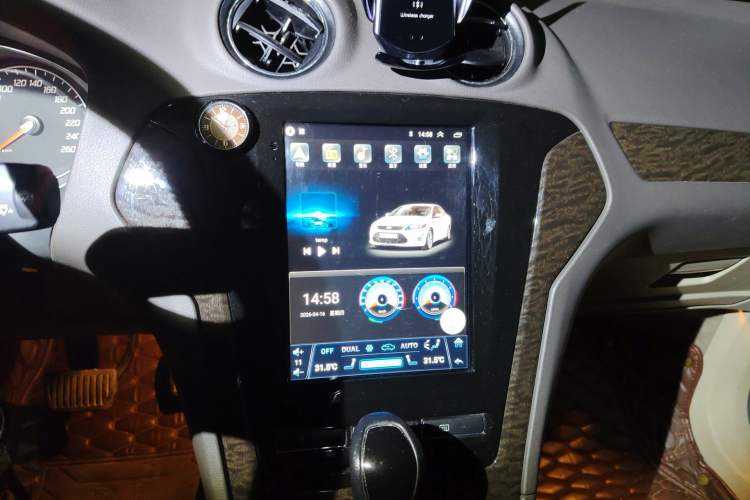 Used Ford Mondeo 2011 2.0L GTDi 200 Fashion Edition Audio And AC Panel