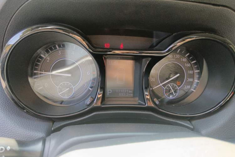 Used JMC Yusheng S350 2016 2.0T Automatic Two-Wheel Drive Gasoline Luxury Version with Sunroof 5 Seats