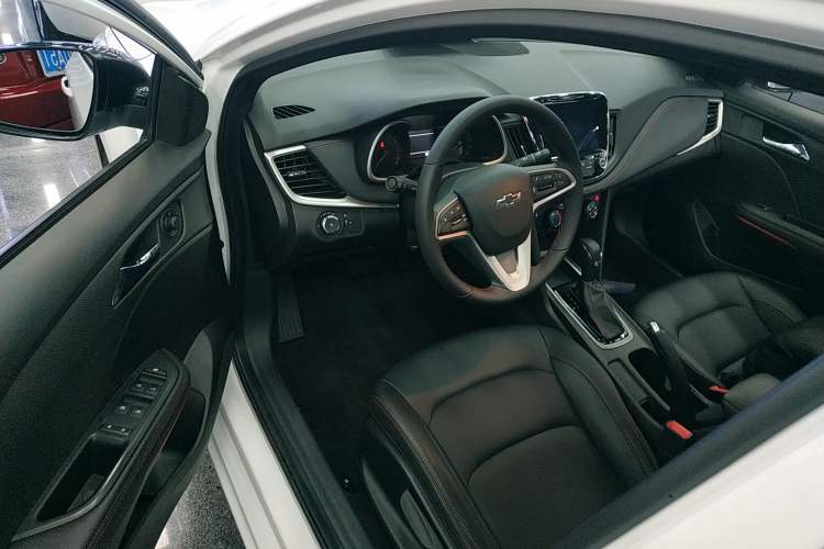 Used Chevrolet Monza 2020 Light Hybrid RS 330T Automatic Comfort Edition Left Front Seat