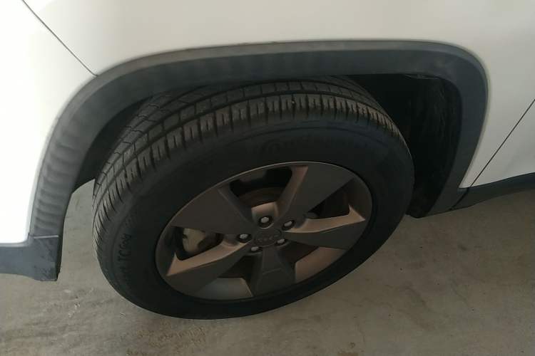 Used Jeep Cherokee 2016 2.4L 75th Anniversary Edition Exterior 4