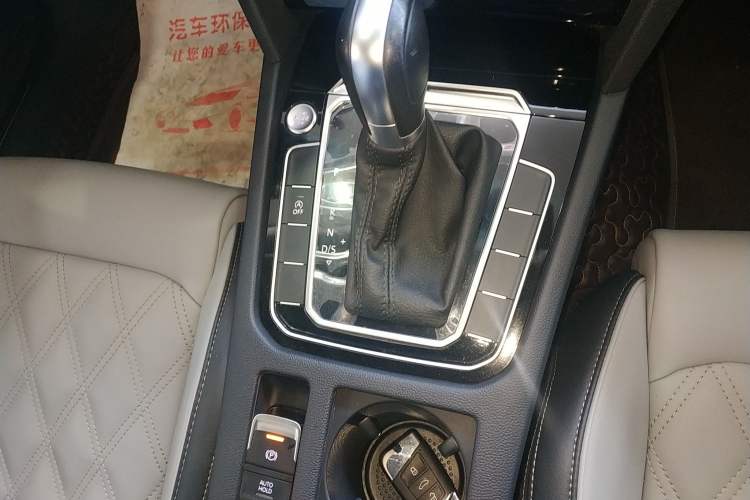 Used Volkswagen Magotan 2023 2 Million Units Limited Edition 330TSI DSG Leading Version