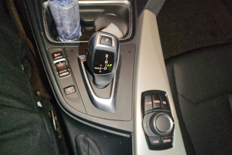 Used BMW 3 Series 2015 320i Luxury Line Stylish Edition