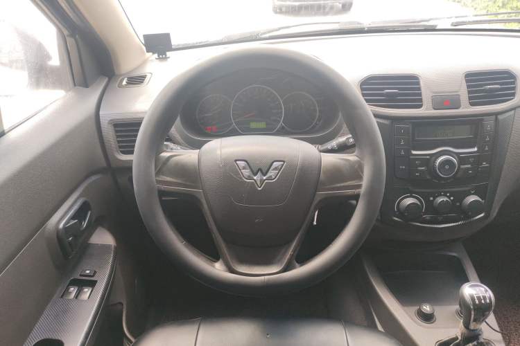 Used Wuling Hongguang 2015 1.2L S Base Model China V Standard
